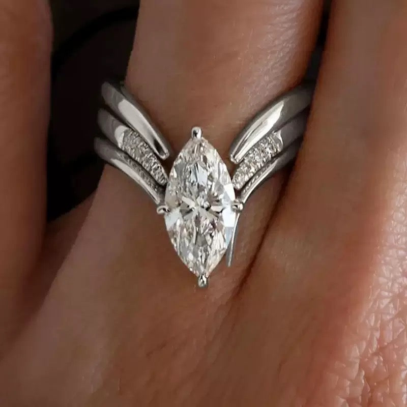 Marquise-cut V-band ring luxurious Ins-style aesthetic