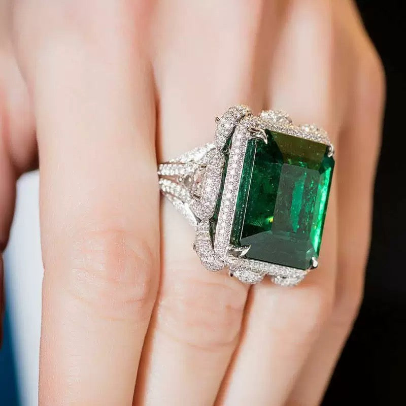 Extra-large Luxurious Emerald-Green Ring Zirconia